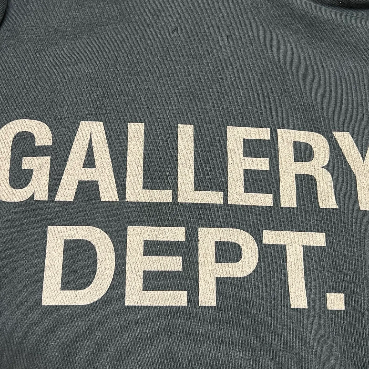 GALLERY DEPT. 90'S GD LOGO HOODIE 90's retro destruction English hoodie blue and black S-XL ⚠️Note: The color of this style should be green and black, not black! Requires custom weaving and dyeing. 500g high weight sweatshirt fabric. Fleece treatment on the inside. Overall wide and comfortable. Loose fit. Trendy and fashionable. Consistent with the original. Discharge printing process. Consistent with the original hang tag. Hanging grain with G LOGO.